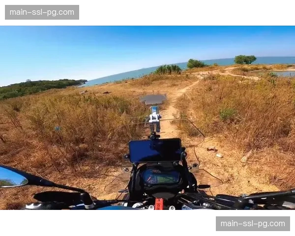 马赛后轮脱落的瞬间：观众手机视频记录下比赛意外时刻